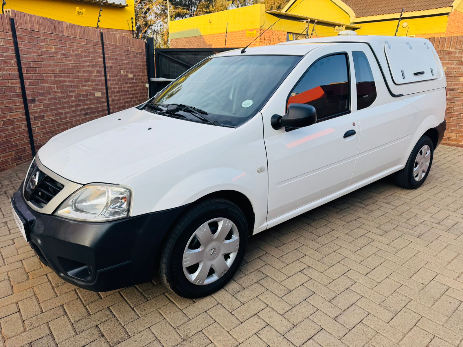 2015 Nissan NP200 1.5 DCI A/C Safety Pack