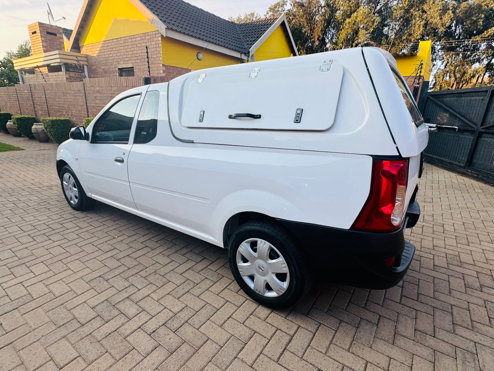 2015 Nissan NP200 1.5 DCI A/C Safety Pack - Image 4