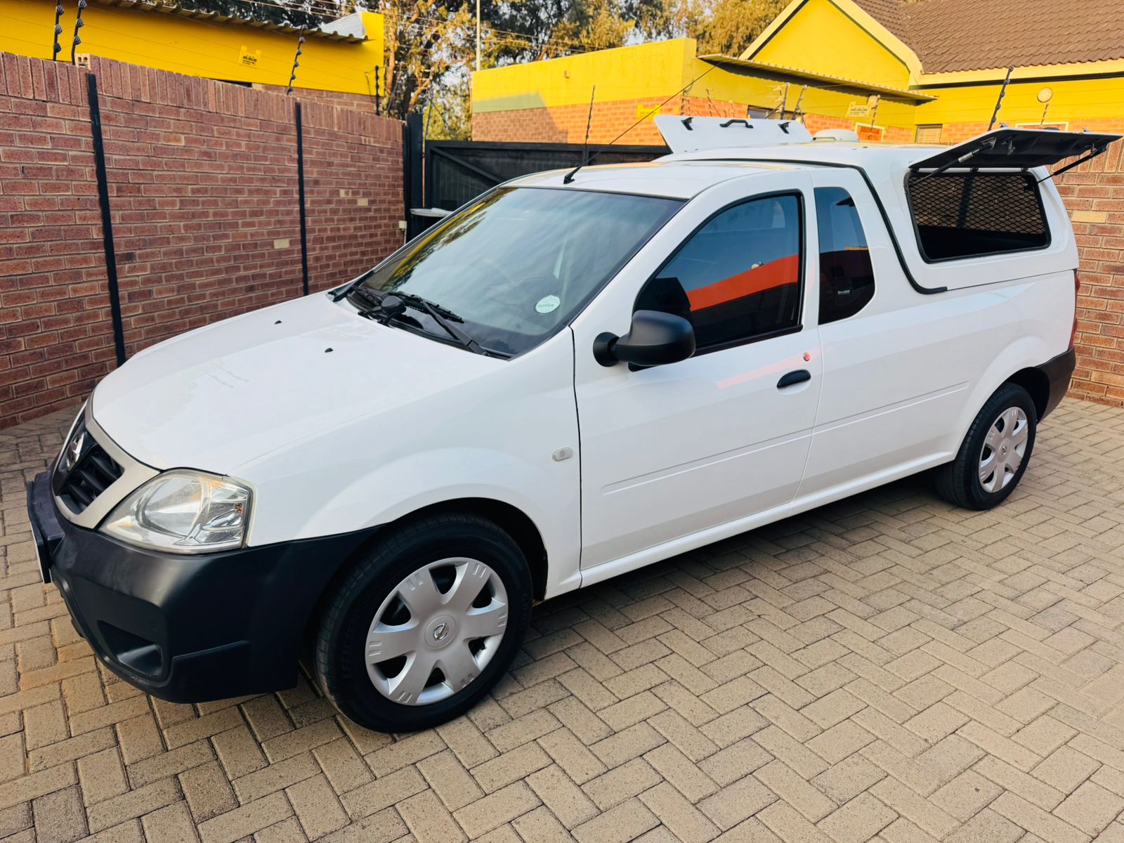 2015 Nissan NP200 1.5 DCI A/C Safety Pack - Image 8