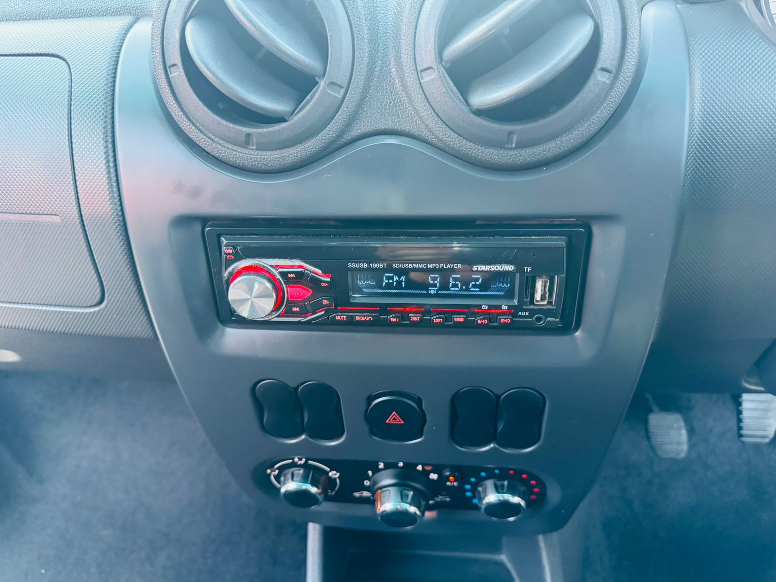 2022 Nissan NP200 1.6 A/C Safety Pack - Image 11