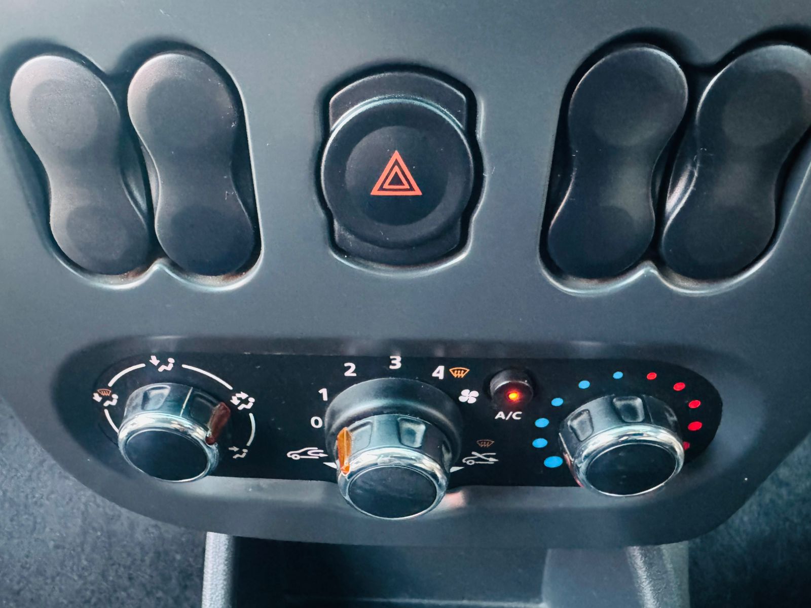 2022 Nissan NP200 1.6 A/C Safety Pack - Image 12