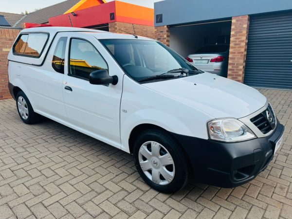 2022 Nissan NP200 1.6 A/C Safety Pack - Image 3