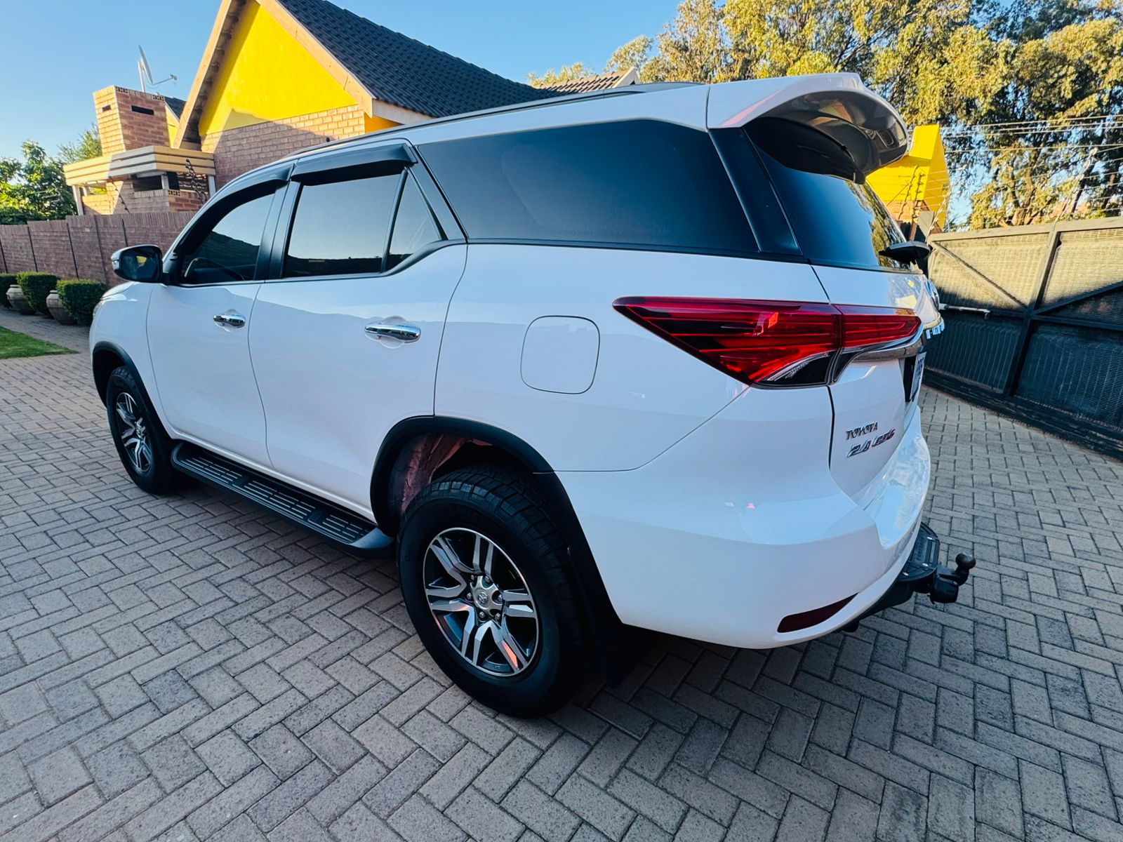 2016 Toyota Fortuner 2.4 GD-6 Raised Body Automatic - Image 4