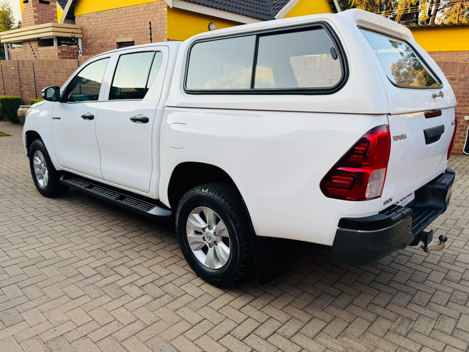 2020 Toyota Hilux 2.4 GD-6 RB SRX Double Cab - Image 4