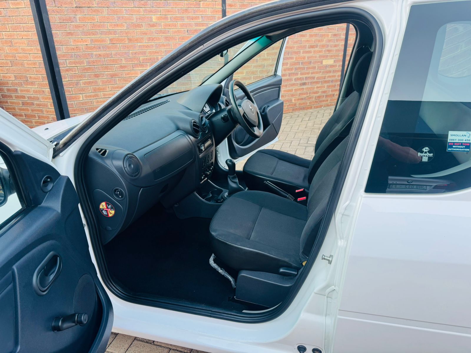 2022 Nissan NP200 1.6 A/C Safety Pack - Image 8