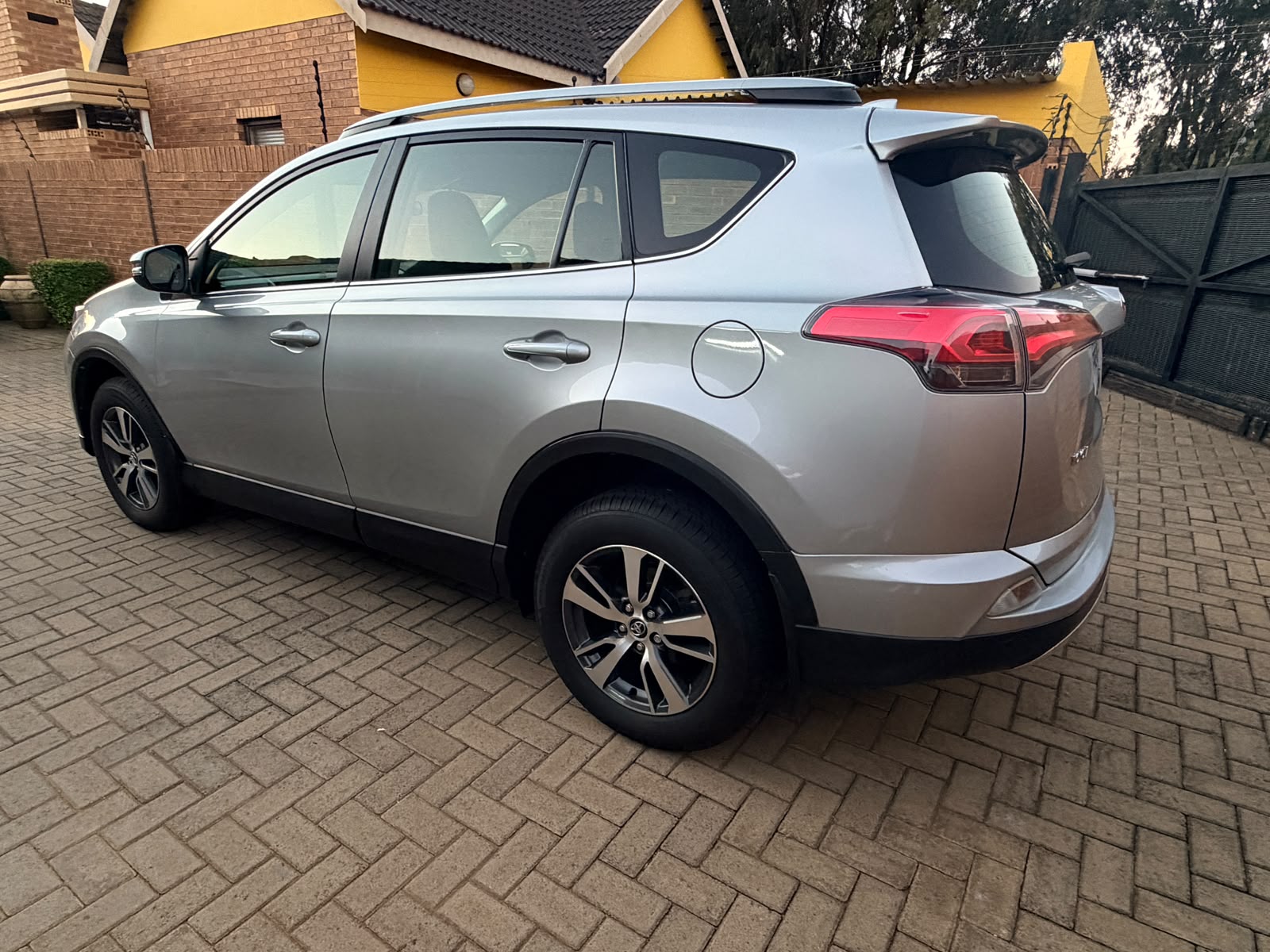 2017 Toyota RAV4 2.0 GX - Image 5